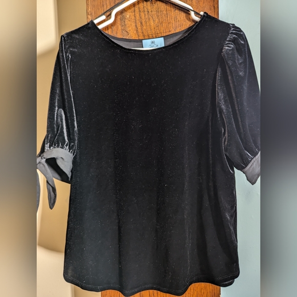 Velvet CeCe Blouse, Puff Sleeve, size Large, Black - Picture 2 of 4